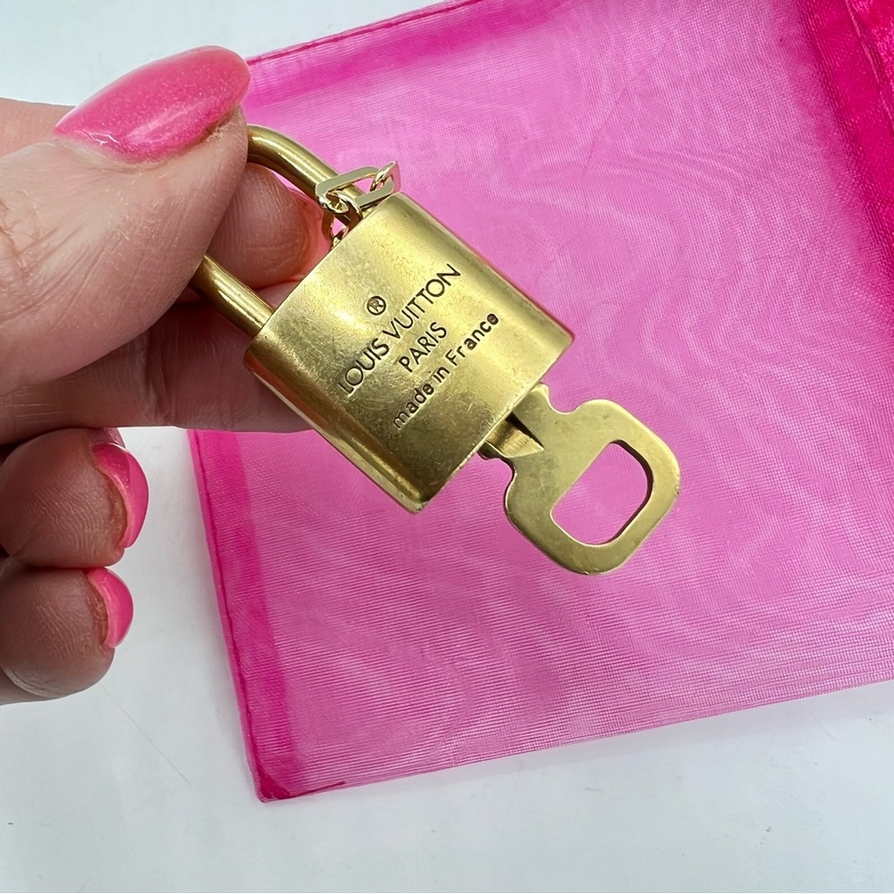 Louis Vuitton Lock & Key #315 on Giani Bernini Paperclip Link 18" Chain Necklace - Picture 12 of 17